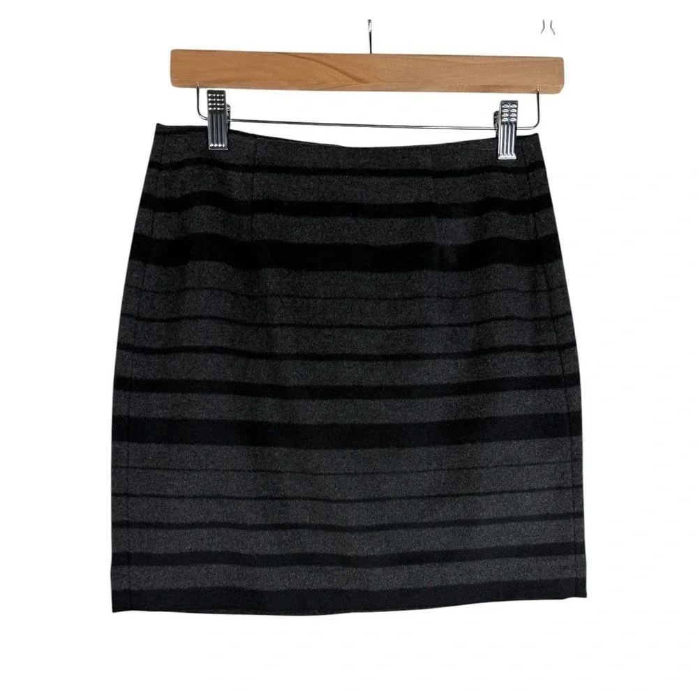 BANANA REPUBLIC Gray Black striped Lined Wool Blend Skirt Size 2 Petite‎